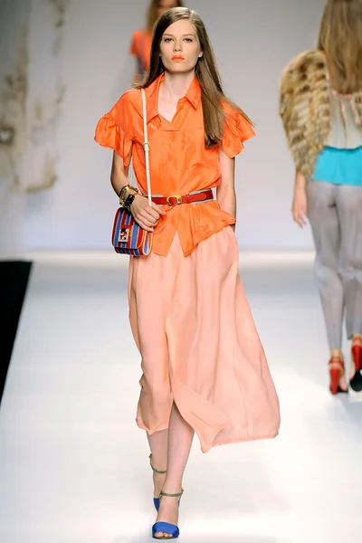 Look 19